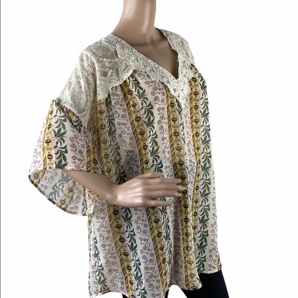 Gigio NWT Floral Crochet Lace Bell Sleeve Tunic Top M - Picture 5 of 9